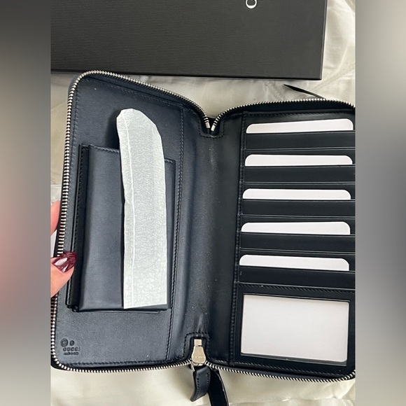 New Gucci large leather travel wallet with micro GG - Picture 7 of 10